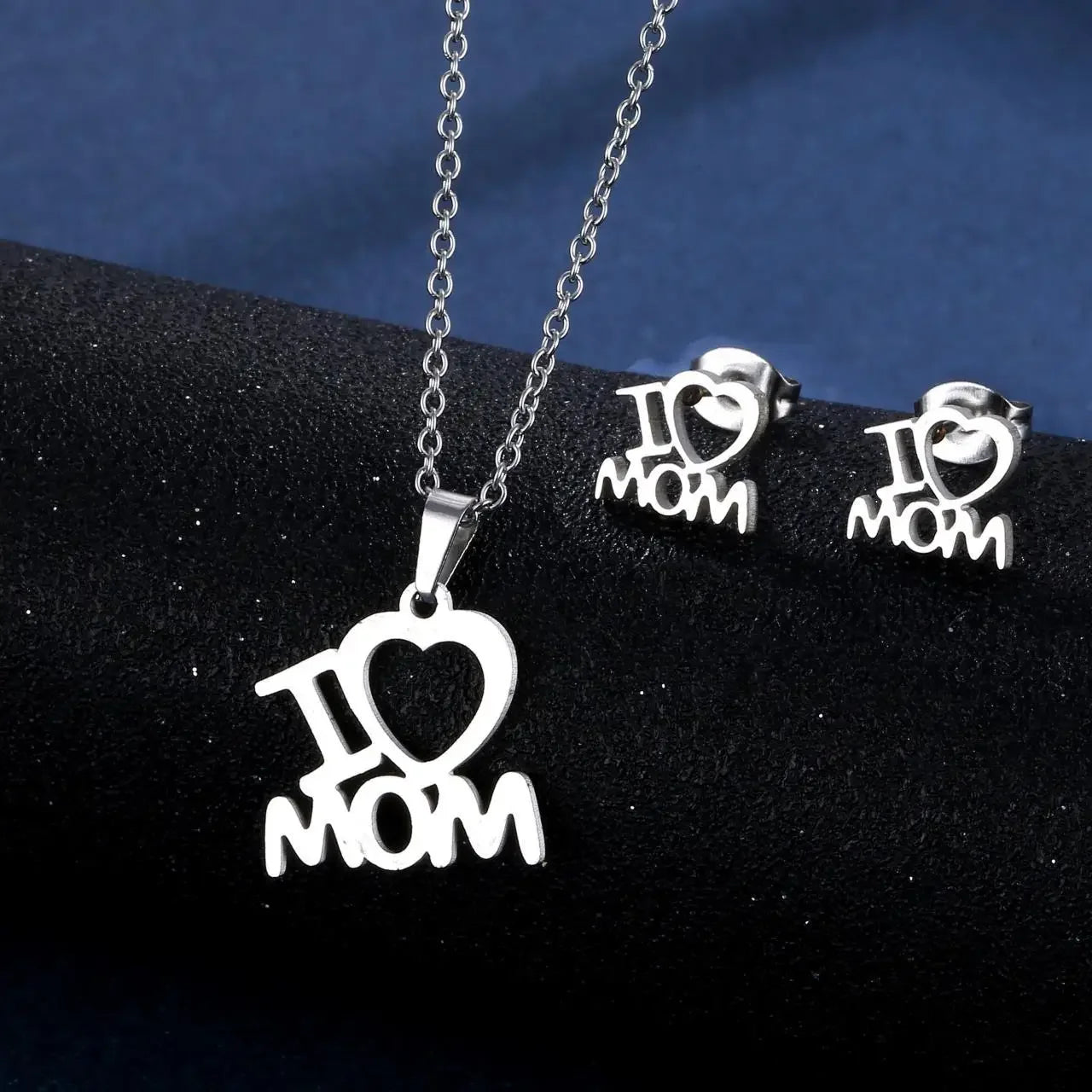 Mama Pendant Necklace