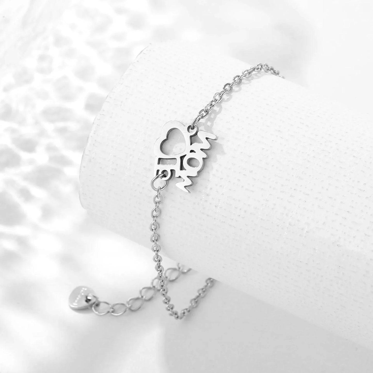 Mama Pendant Necklace