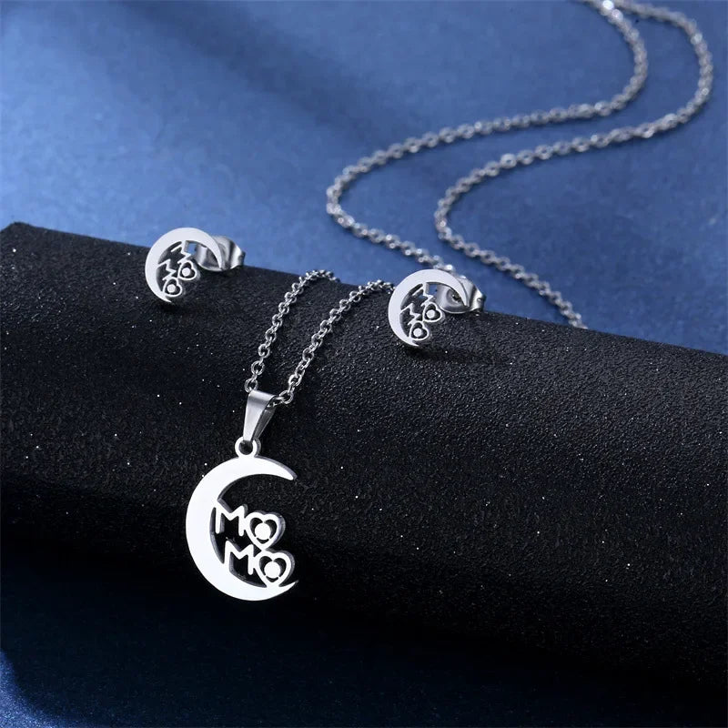 Mama Pendant Necklace