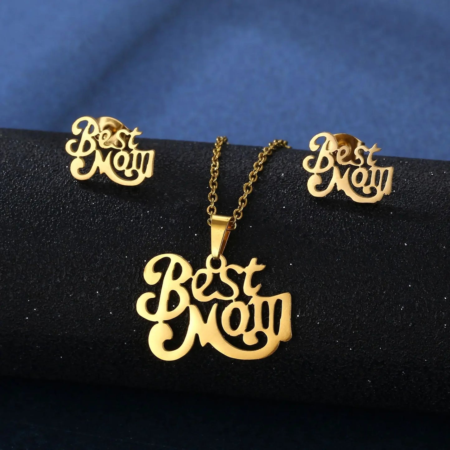 Mama Pendant Necklace